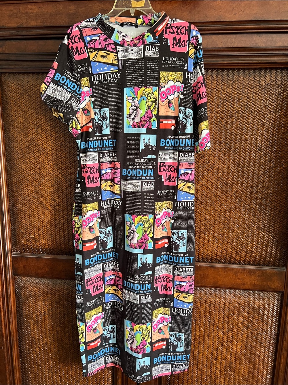 SHEIN Black Graphic Comic Print Maxi Dress with Pink, Blue and Yellow Accents